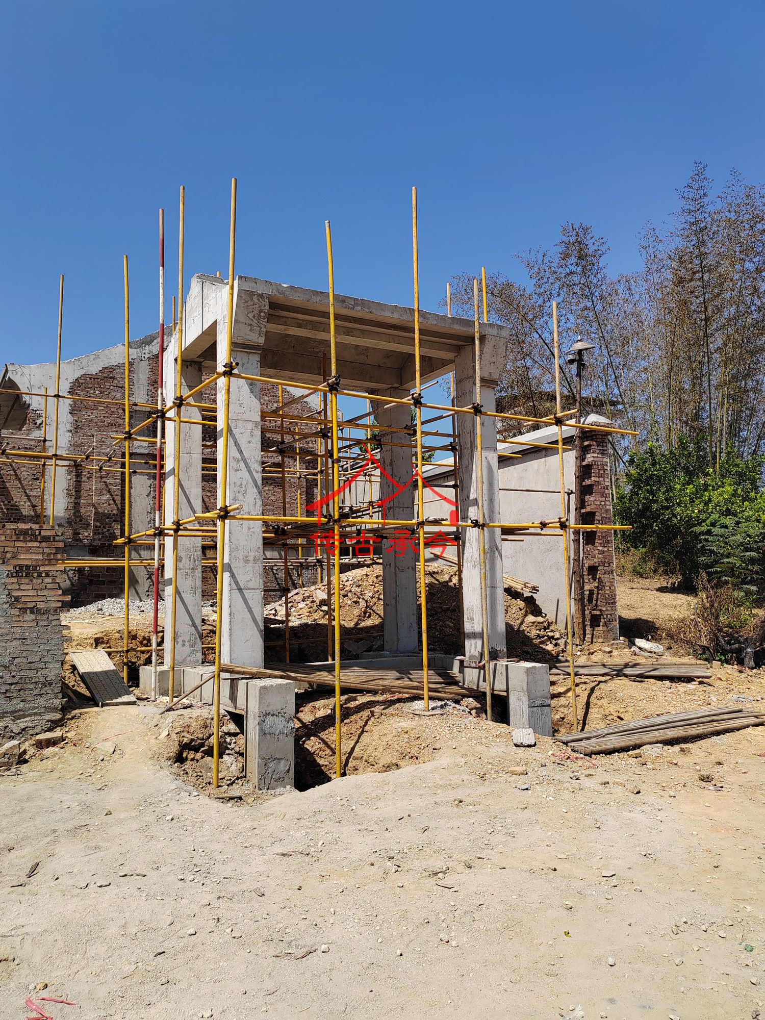 農(nóng)村別墅門頭搭建、腳手架施工現(xiàn)場、磚混結(jié)構(gòu)門頭框架