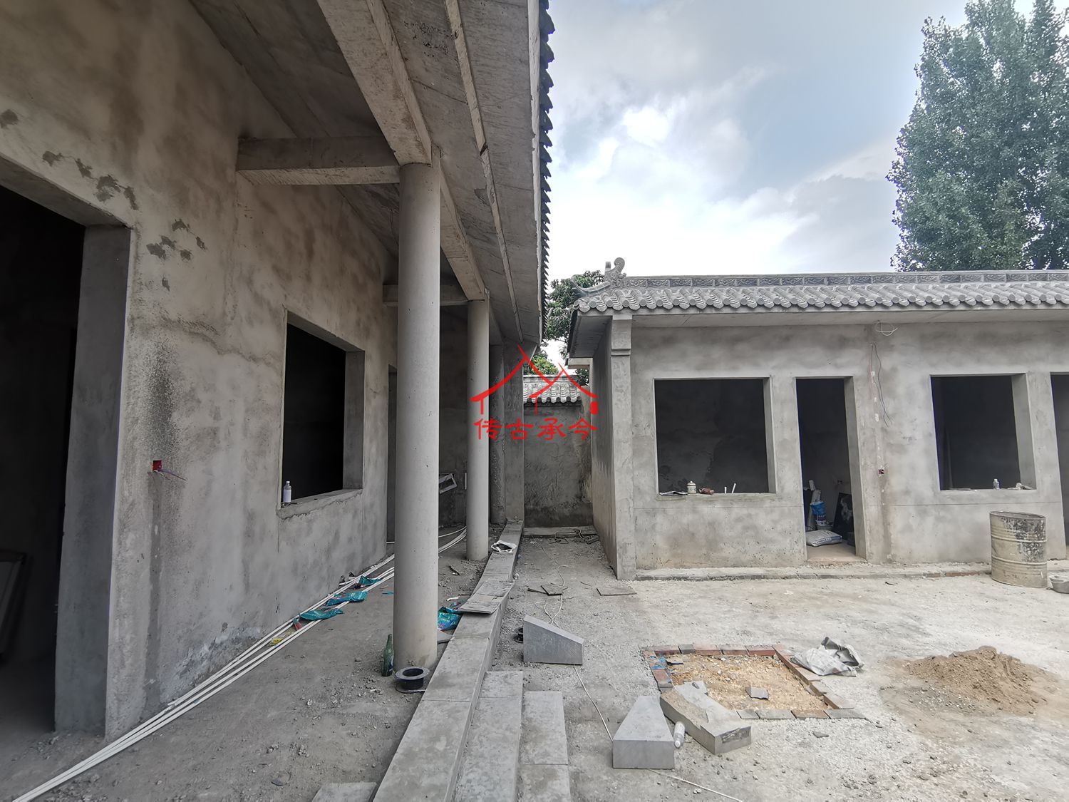 中式合院的施工中期庭院內(nèi)部實景